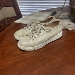 SOUL Naturalizer Topaz Sneakers gold platform